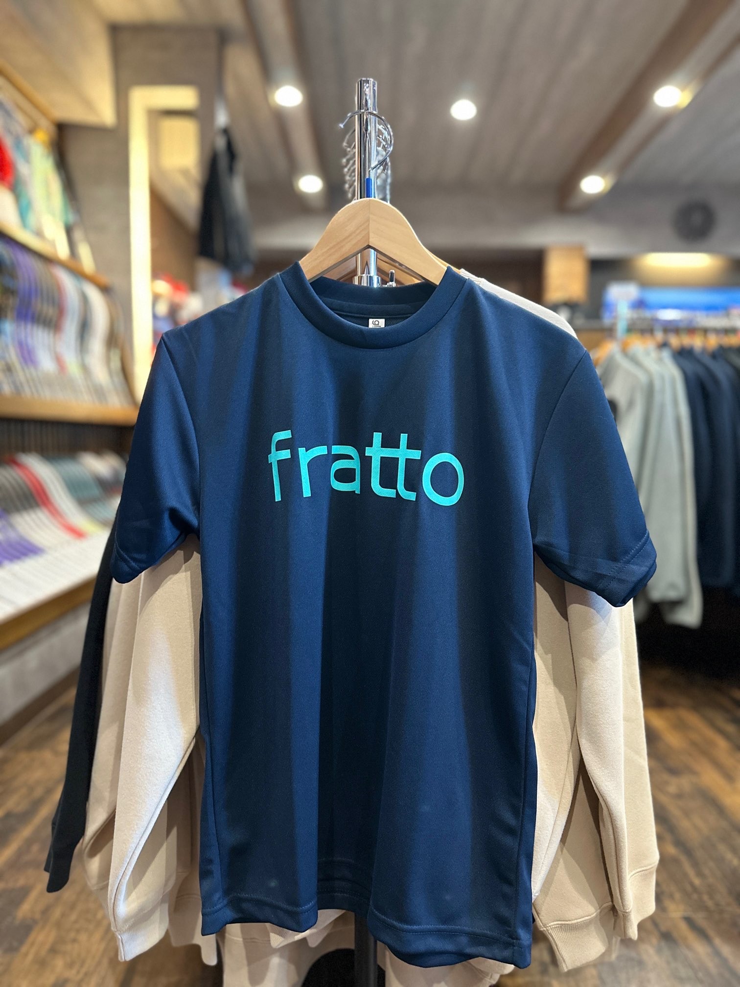 frattoオリジナル　　Tシャツ　 ロゴ　　　ネイビーxエメラルド