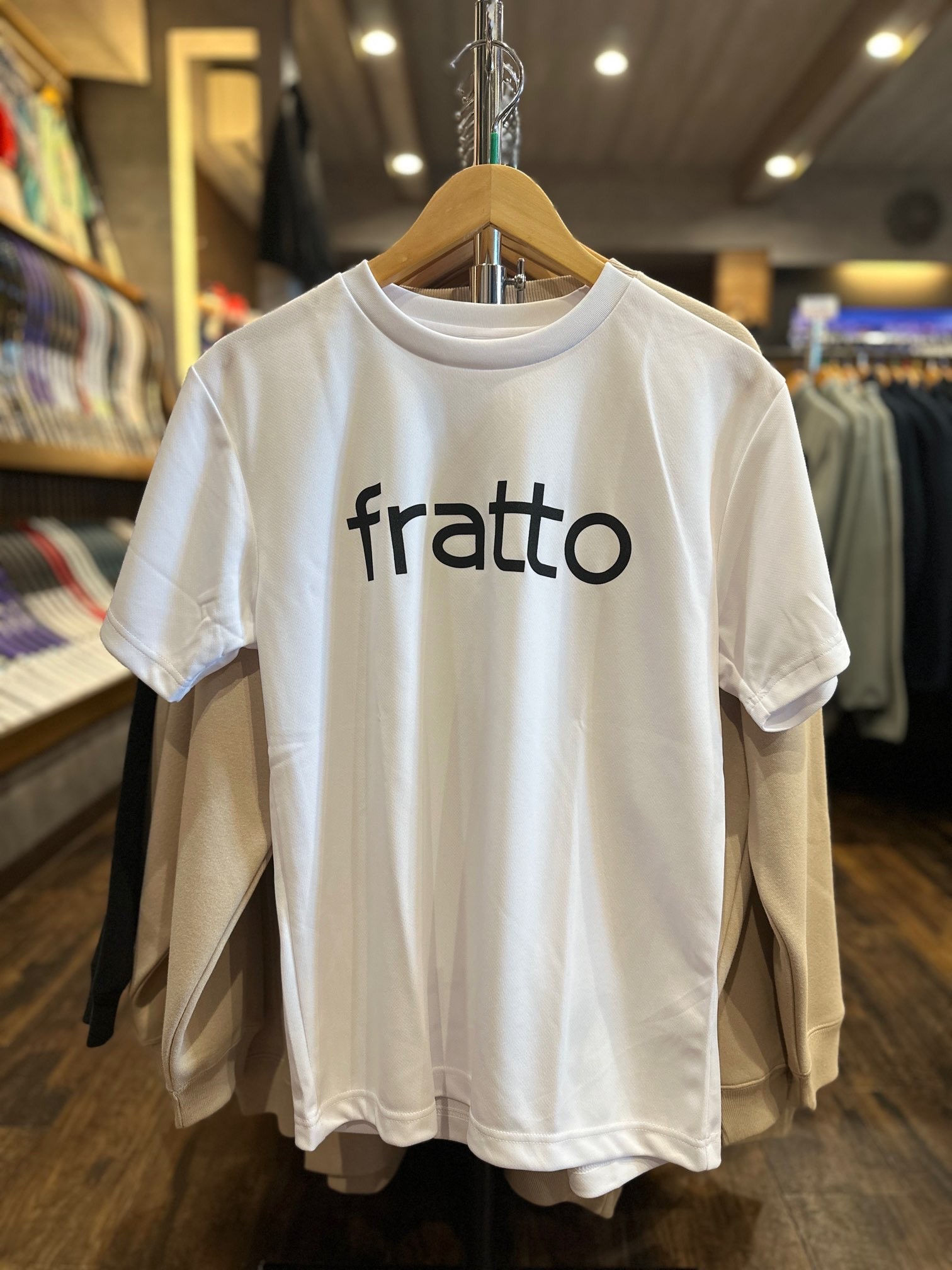 frattoオリジナル　　Tシャツ 　ロゴ　　　ホワイトxブラック