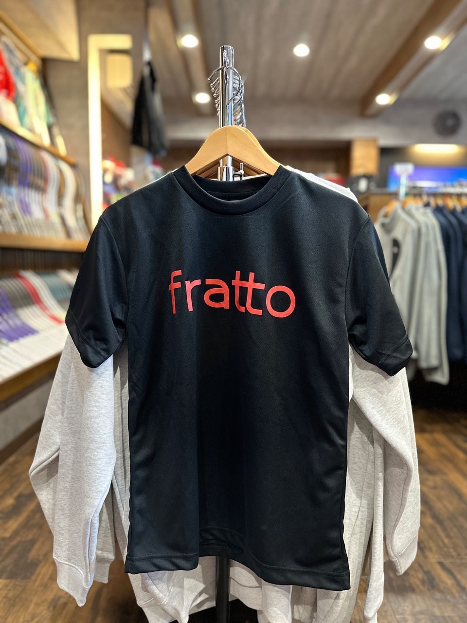 frattoオリジナル　　Tシャツ 　ロゴ　　　ブラックxレッド