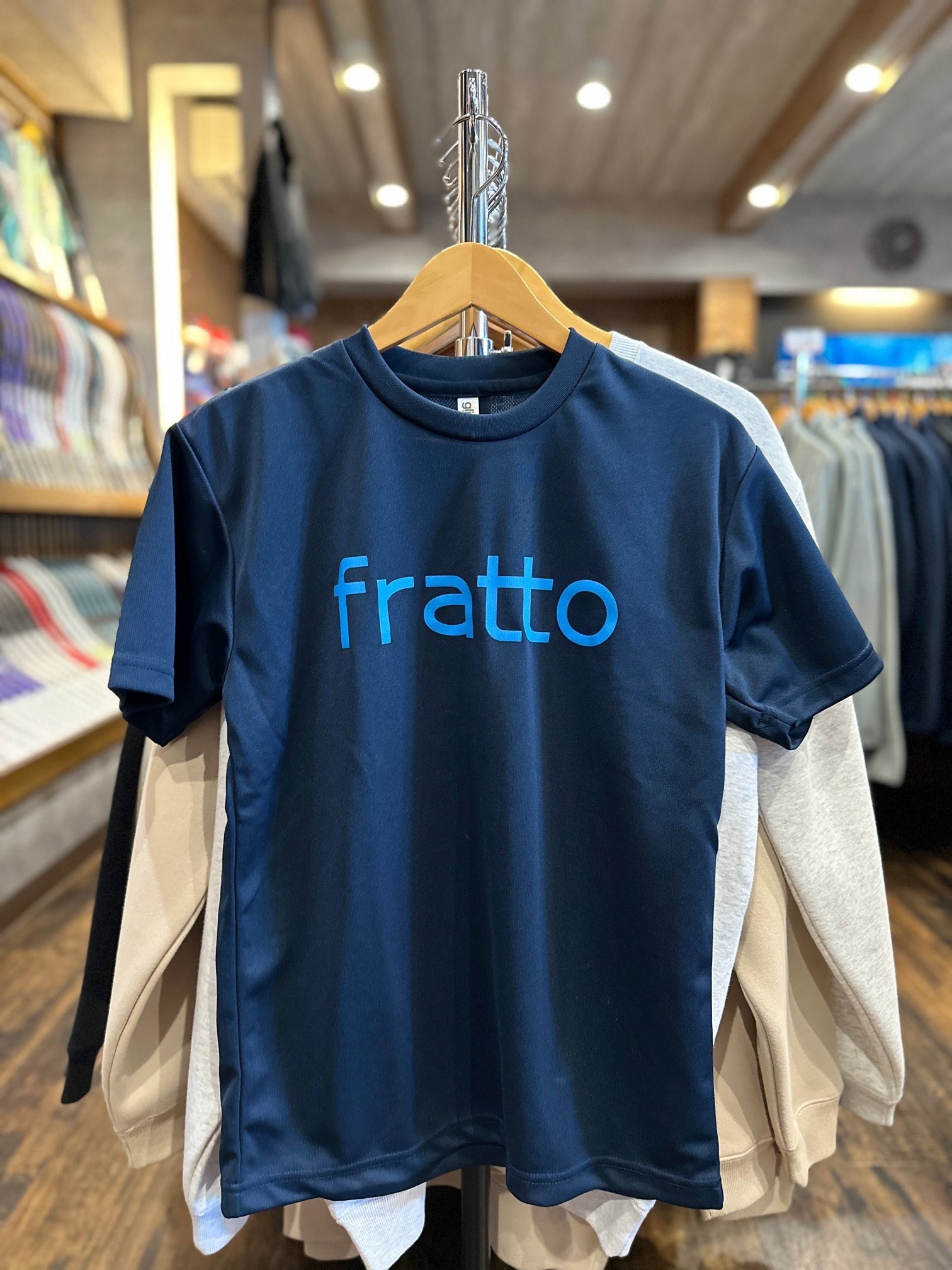 frattoオリジナル　　Tシャツ　 ロゴ　　　ネイビーxブルー