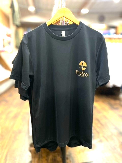 frattoオリジナル　ワンポイントTシャツ　　ブラックxゴールド