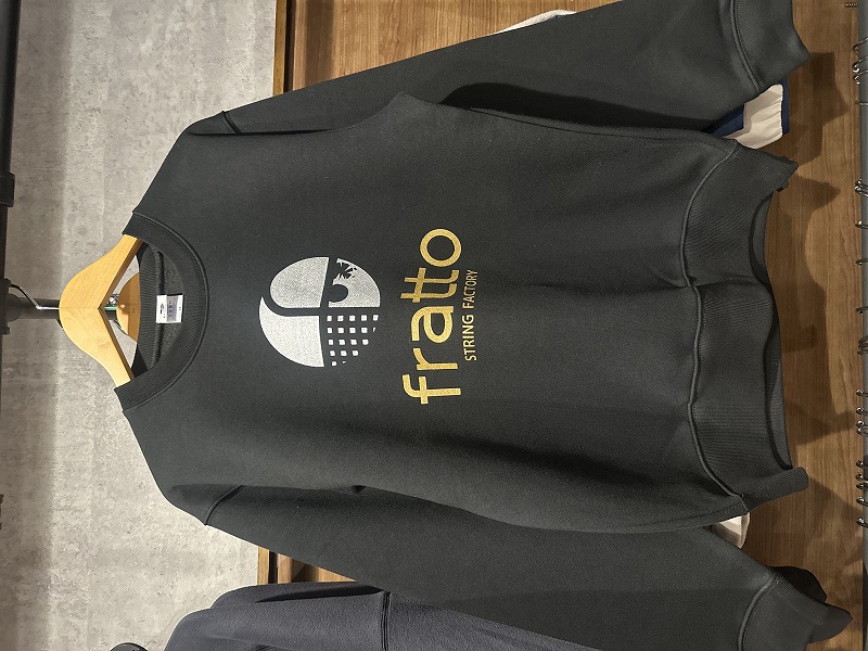 frattoオリジナル　 　ｸﾗｯｼｭ裏起毛ﾄﾚｰﾅｰ　　ブラック×シルバー