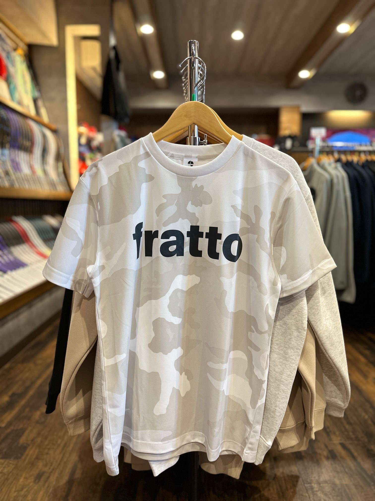 frattoオリジナル 　　 カモフラTシャツ　　ホワイト