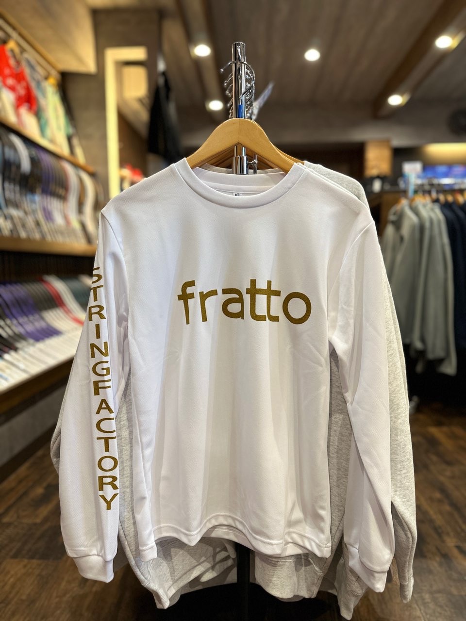 frattoオリジナル　　ロングTシャツ　　　ロゴ　　　　　　　　ホワイトxゴールド