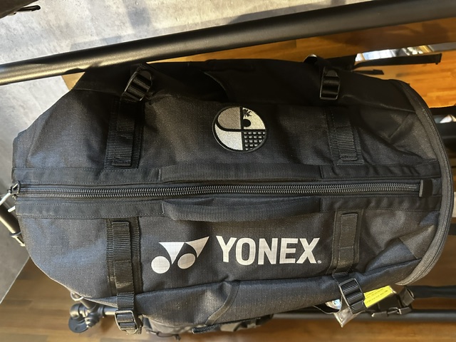 2026Ver.  YONEX　frattoロゴ入り　バックパック　　　　ブラック　X　シルバーグレー