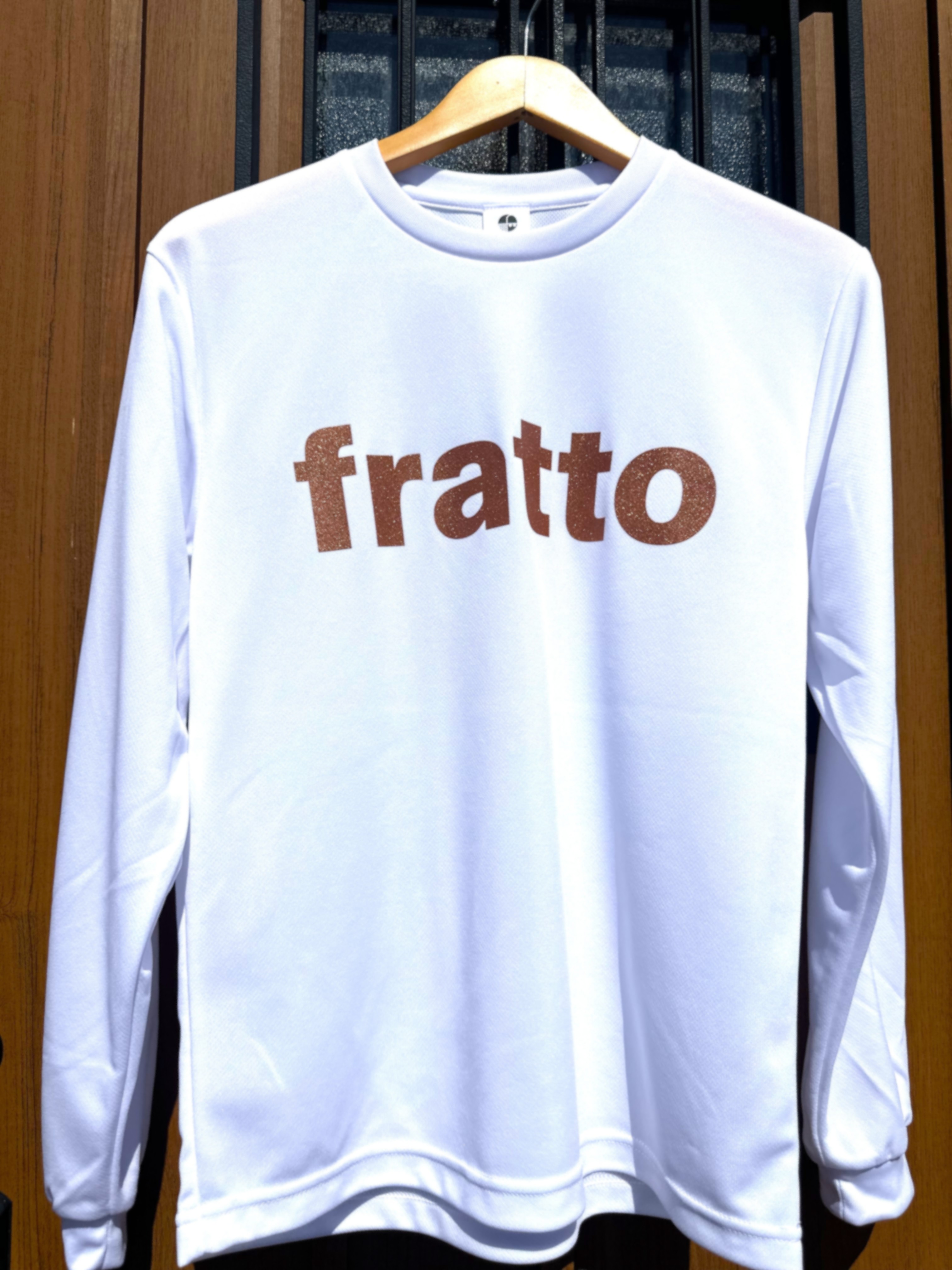 frattoオリジナル　　ロングTシャツ　　　ロゴ　ラメVer.　　　　　　　　ホワイト×ブロンズ